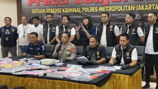 Satreskrimsus Polres Metro Jakarta Barat meringkus tujuh orang sindikat judi online jaringan Kamboja yang peretas situs pemerintah untuk disewakan menjadi situs judi online (judol)