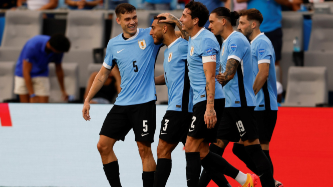 Pemain Timnas Uruguay rayakan gol