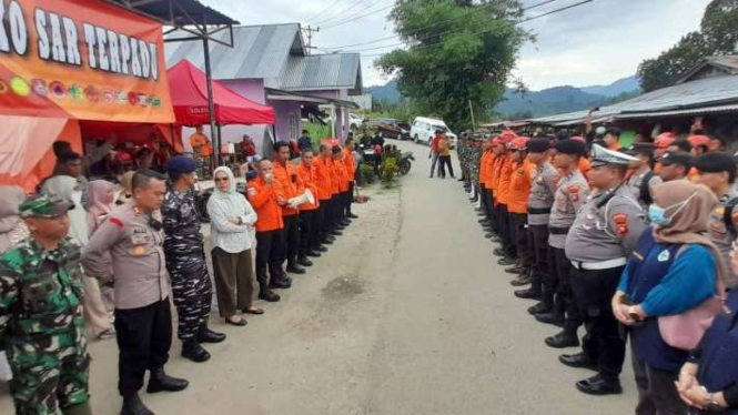 Apel penutupan operasi SAR korban longsor di kawasan tambang rakyat Desa Tulabolo Timur Kecamatan Suwawa Timur Kabupaten Bone Bolango Provinsi Gorontalo, pada Sabtu, 13 Juli 2024.