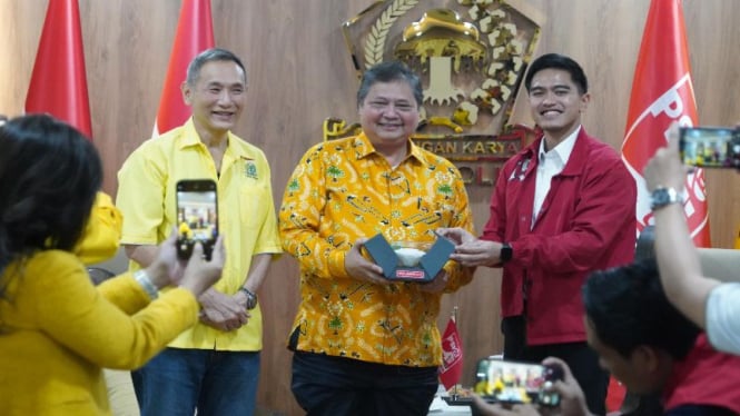 Jusuf Hamka (kiri) bersama Ketum Golkar Airlangga Hartarto dan Kaesang Pangarep.