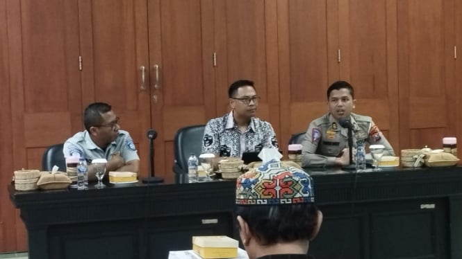 Bapenda dan Ditlantas Polda Jatim menerangkan tentang program pemutihan pajak kendaraan.