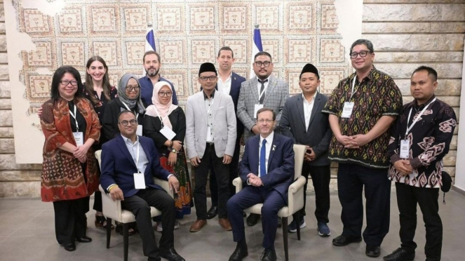 5 Tokoh Muda NU Pose Bersama Presiden Israel Isaac Herzog (Doc: X)