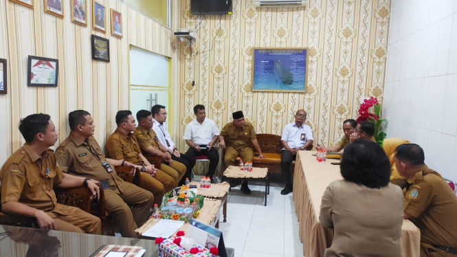 Ombudsman Sumut saat berkunjung ke SMA Negeri 8 Medan.(B.S.Putra/VIVA)