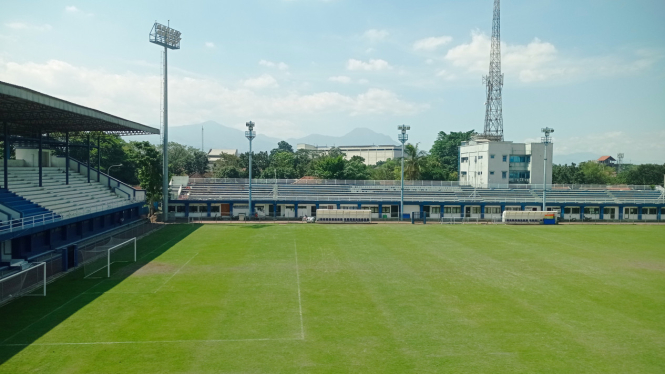 Kondisi lapangan latihan Persib di Stadion Sidolig (foto: Dede Idrus) 