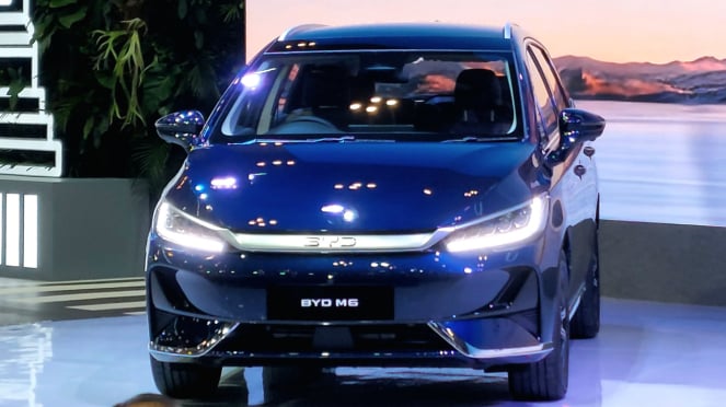 BYD M6 di GIIAS 2024