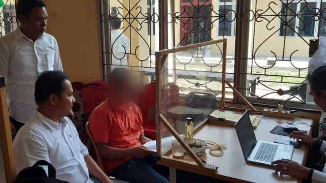 KS saat menjalani pemeriksaan di Mako Polres Simalungun.(dok Polres Simalungun)