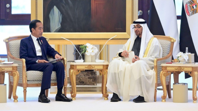 Presiden Joko Widodo disambut upacara kenegaraan di Qasr Al Watan, Abu Dhabi, Persatuan Emirat Arab (PEA), pada Rabu, 17 Juli 2024 (Doc: BPMI Setpres/Muchlis Jr)