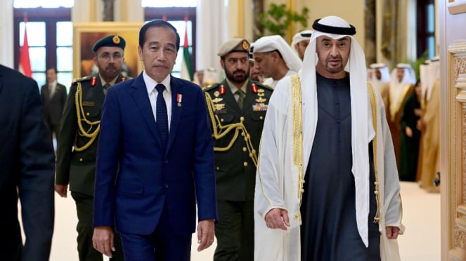     Presiden Indonesia Jokowi dan Presiden Uni Emirat Arab Mohammed bin Zayed Al Nahyan (MBZ)