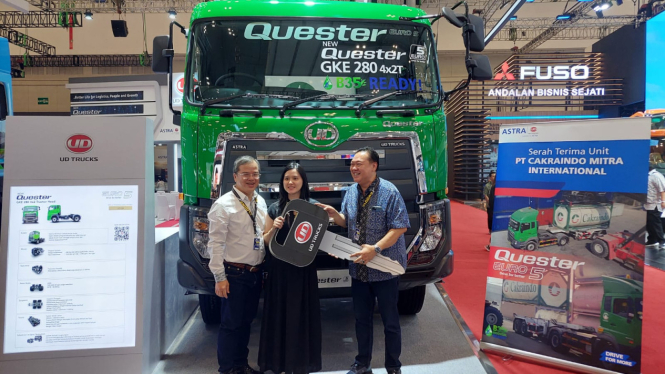 Penyerahan 30 unit UD Trucks Quester GKE 280