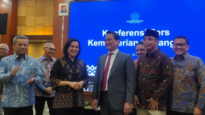 Momen Menteri Keuangan Sri Mulyani bersama Wakil Menteri Keuangan II Thomas Djiwandono