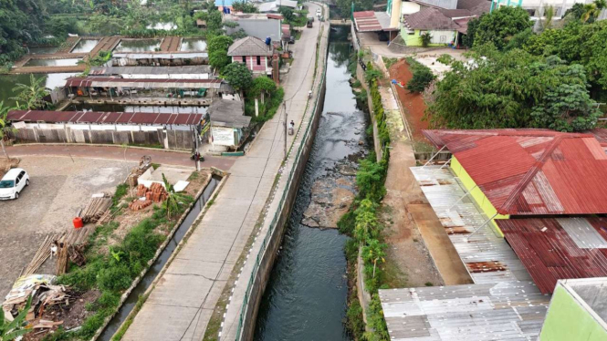 Pemkot Tangsel lakukan penambahan kapasitas sungai untuk pengendalian banjir