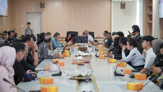 Sekretaris Umum PB PON XXI Effendy Pohan membuka rapat Persiapan Road to PON XXI Aceh-Sumut di Kantor Gubernur Sumut.(dok Pemprov Sumut)