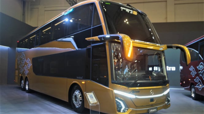 Karoseri Adiputro pakai sasis Mercedes-Benz O 500 RSD 2445