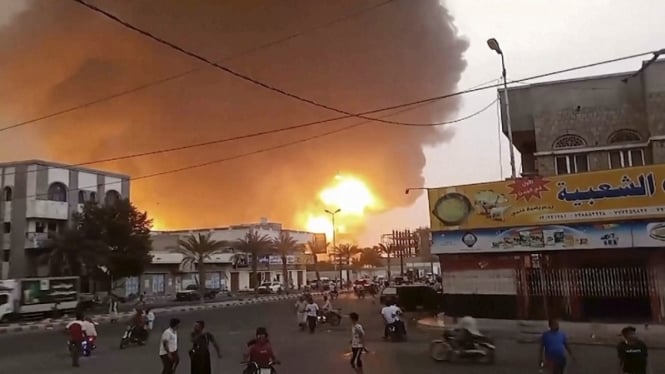 Serangan udara Israel menghantam pelabuhan Al Hudaydah, Yaman barat