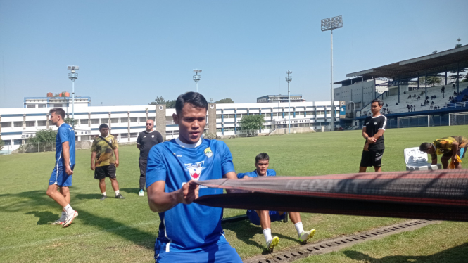 Penyerang Persib Bandung, Dimas Drajad Saat Menjalani Sesi Latihan Tim (Foto: Dede Idrus) 