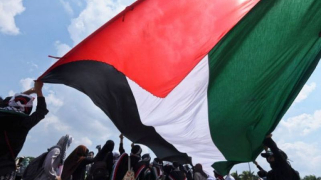 Contoh - Meningkatnya pengakuan terhadap Palestina sebagai sebuah negara mengisolasi Israel dan sekutunya.