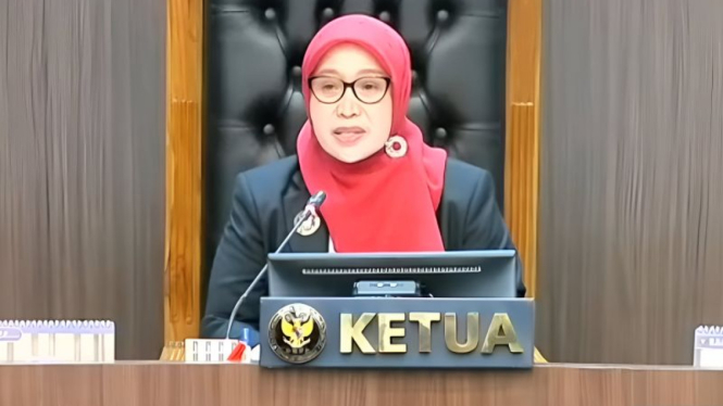 Ketua majelis sekaligus Anggota DKPP RI Ratna Dewi Pettalolo dalam sidang pembacaan putusan terhadap jajaran KPU RI di Kantor DKPP RI, Jakarta, Senin, 22 Juli 2024.