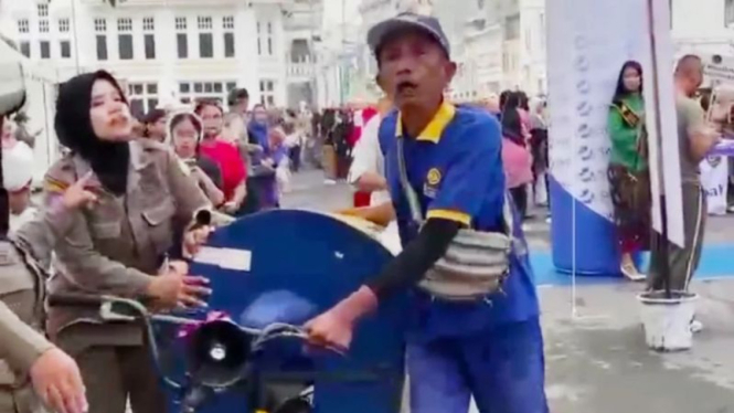 Viral! Pedagang Roti Lansia Diusir Paksa dari Lokasi CFD.