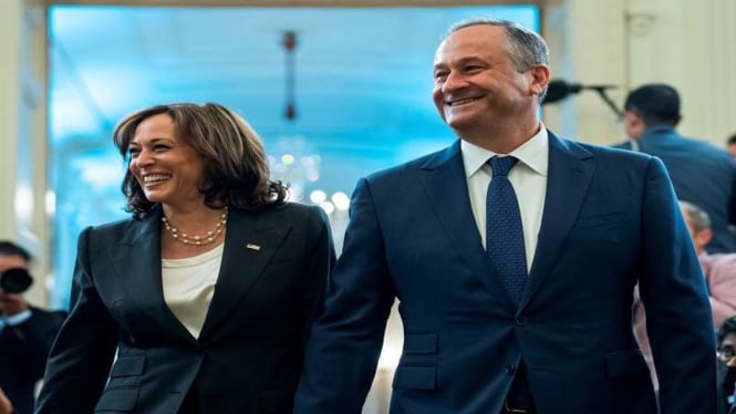 Kamala Harris dan suaminya, Douglas Emhoff