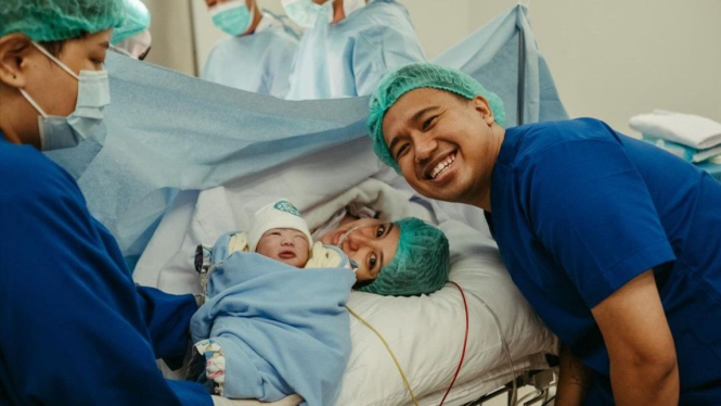 Joshua Suherman, Clairine Clay dan Anak Pertama Mereka