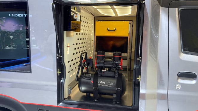 Modifikasi Suzuki Carry jadi Mobile Charger Service