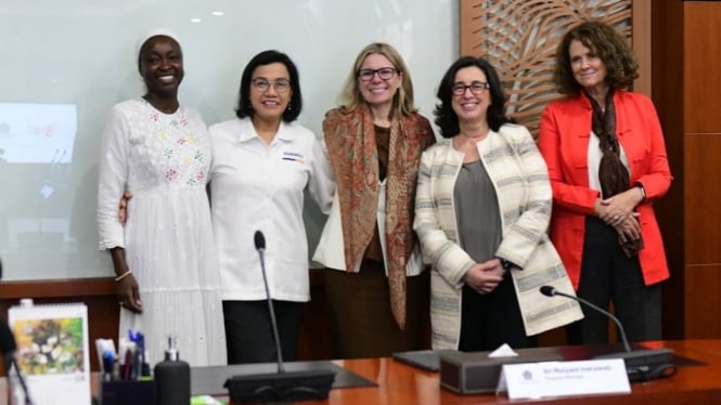 Menteri Keuangan, Sri Mulyani Indrawati bersama jajaran World Bank