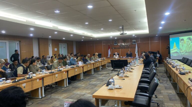 Komisi E DPRD DKI Jakarta rapat dengan Dinas Pendidikan Jakarta.