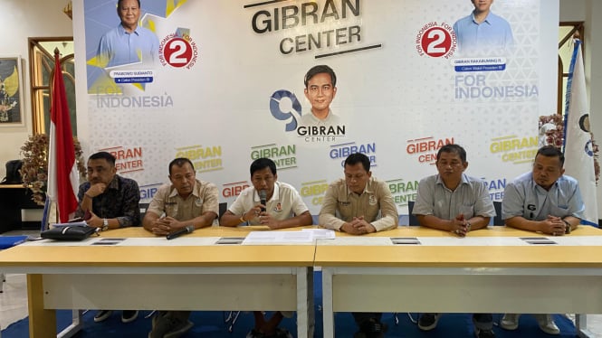 Jajaran DPP Gibran Center saat konferensi pers di Jakarta Selatan