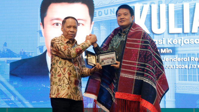 Rektor UMSU, Prof. Agussani dan Konsul Jenderal Republik Rakyat Tiongkok (RRT) di Medan, Zhang Min.(dok UMSU)