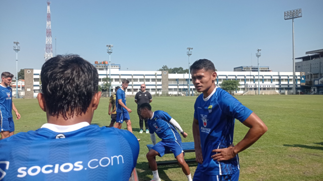 Penyerang Persib, Dimas Drajad Menjalani Sesi Latihan Tim (Foto: Dede Idrus) 