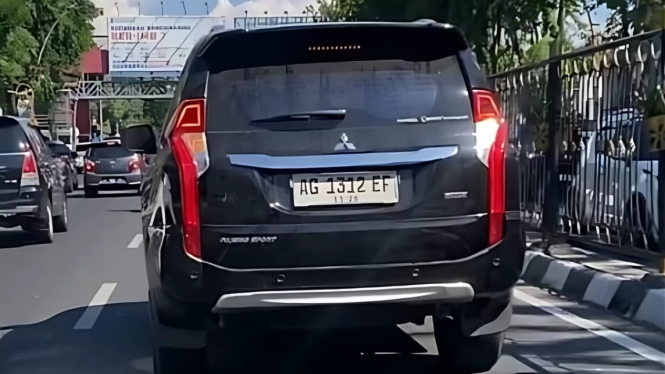 Viral Pajero Sport minta jalan