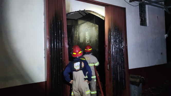 Gereja di Jalan Raya Bogor, Cisalak, Depok terbakar