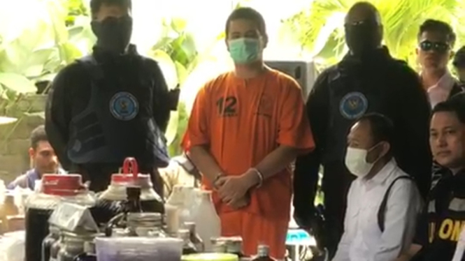 BNN RI mengungkap kasus clandestine laboratory dengan hasil produksi berupa narkotika golongan I jenis N,N-Dimethyltryptamine (DMT) di Ubud, Bali