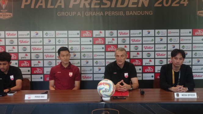 Pelatih Persis Solo, Milomir Seslija dan Sutanto Tan (foto: Dede Idrus) 