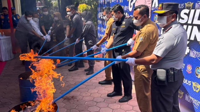 Pemusnahan Barang Ilegal oleh Bea Cukai Tulungagung