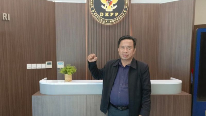 Akademisi sekaligus advokat Raden Adnan di Kantor DKPP RI.