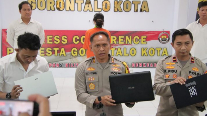 Polresta Gorontalo Gelar Jumpa Pers Kasus Mahasiswi Gadai Laptop Teman demi buat bermain judi online sang pacar.  (Foto: Humas Polresta Gorontalo).