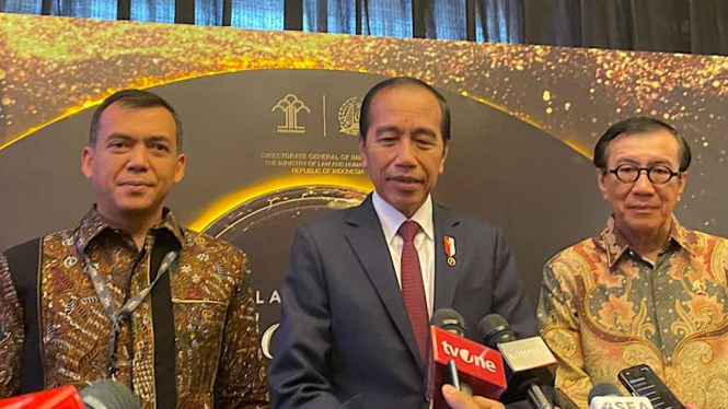 Presiden Jokowi, Menkumham Yasonna H Laoly, Dirjen Imigrasi Silmy Karim