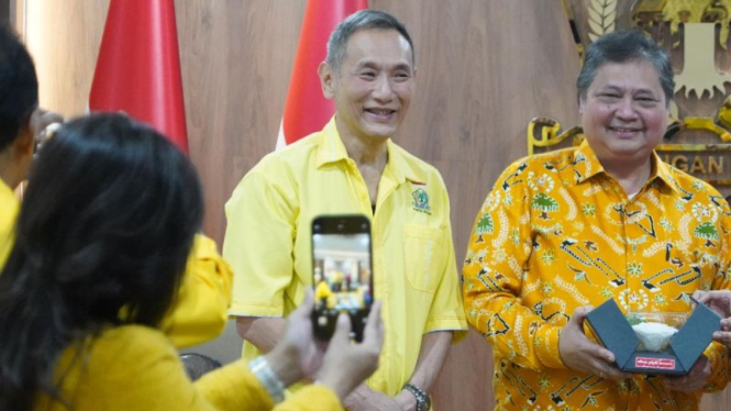 Jusuf Hamka bersama Ketum Golkar Airlangga Hartarto.