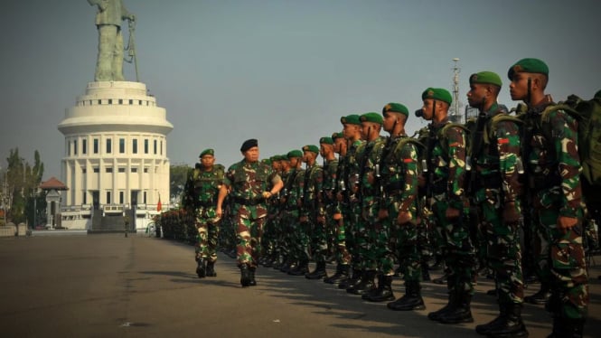 VIVA Militer: Pasukan Laba-laba hitam TNI tiba di Surabaya