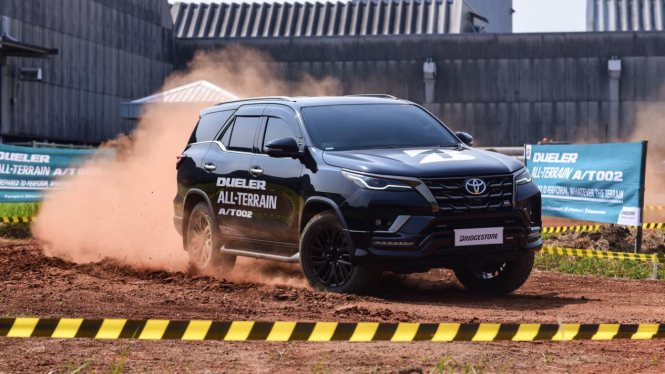 Ban Bridgestone Dueler All Terrain A/T002 di Ajang GIIAS 2024