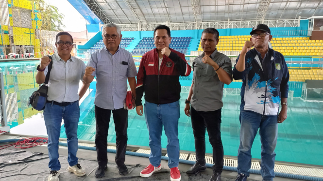 PBAI saat meninjau venue PON 2024 di Kolam Renang Selayang, Kota Medan.(B.S.Putra/VIVA)