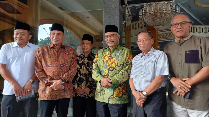 Presiden PKS, Ahmad Syaikhu dan Bacalon Gubernur Sumut, Edy Rahmayadi di Kota Medan.(B.S.Putra/VIVA)