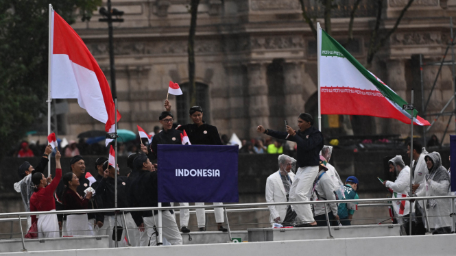 Tim Indonesia di pembukaan Olimpiade 2024