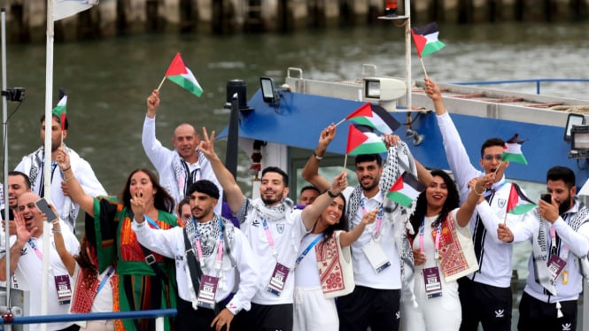 Atlet Palestina saat pembukaan Olimpiade Paris 2024