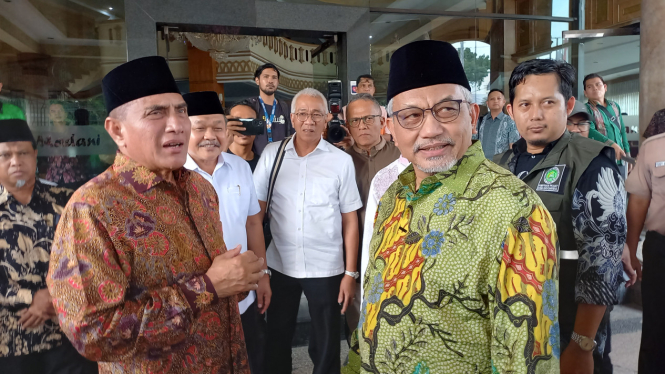 Presiden PKS, Ahmad Syaikhu dan Bacalon Gubernur Sumut, Edy Rahmayadi di Kota Medan.(B.S.Putra/VIVA)