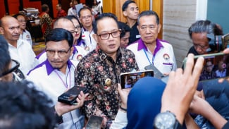 Pj Gubernur Jatim Minta Semua Paslon Pilkada di Sampang Kendalikan Pendukung