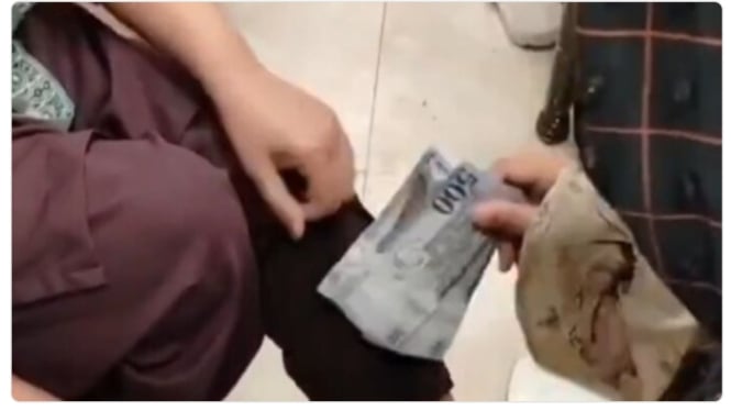 Pramugari Selundupkan Mata Uang Riyal di Kaus Kaki (Doc: X)