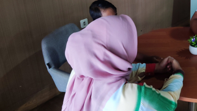 Anak dan Orangtua Korban Bullying Saat Melapor ke Polresta Serkot.