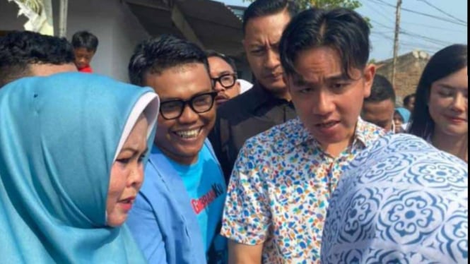 Wakil Presiden terpilih, Gibran Rakabuming Raka saat menyapa warga di Kota Tangerang